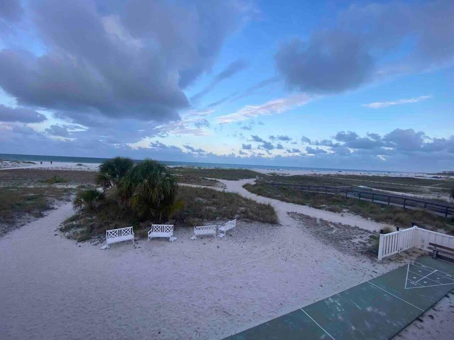 Beachfront Condo On Quiet Treasure Island- 1 Bed St. Pete Beach Exterior foto