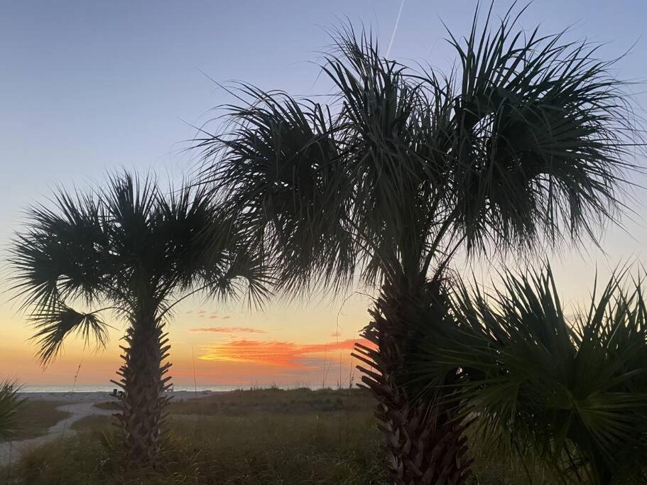 Beachfront Condo On Quiet Treasure Island- 1 Bed St. Pete Beach Exterior foto