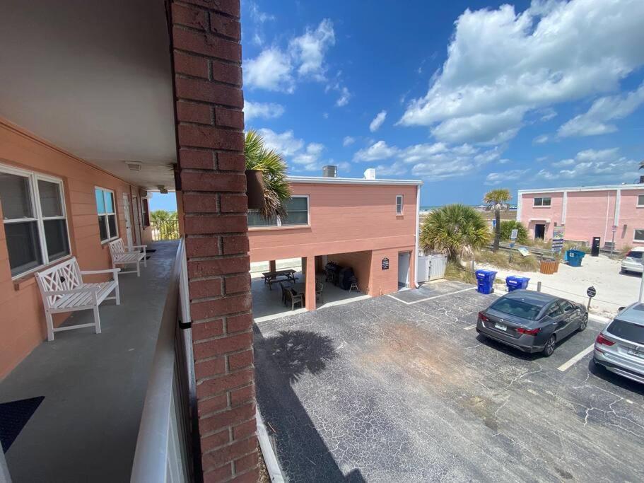 Beachfront Condo On Quiet Treasure Island- 1 Bed St. Pete Beach Exterior foto